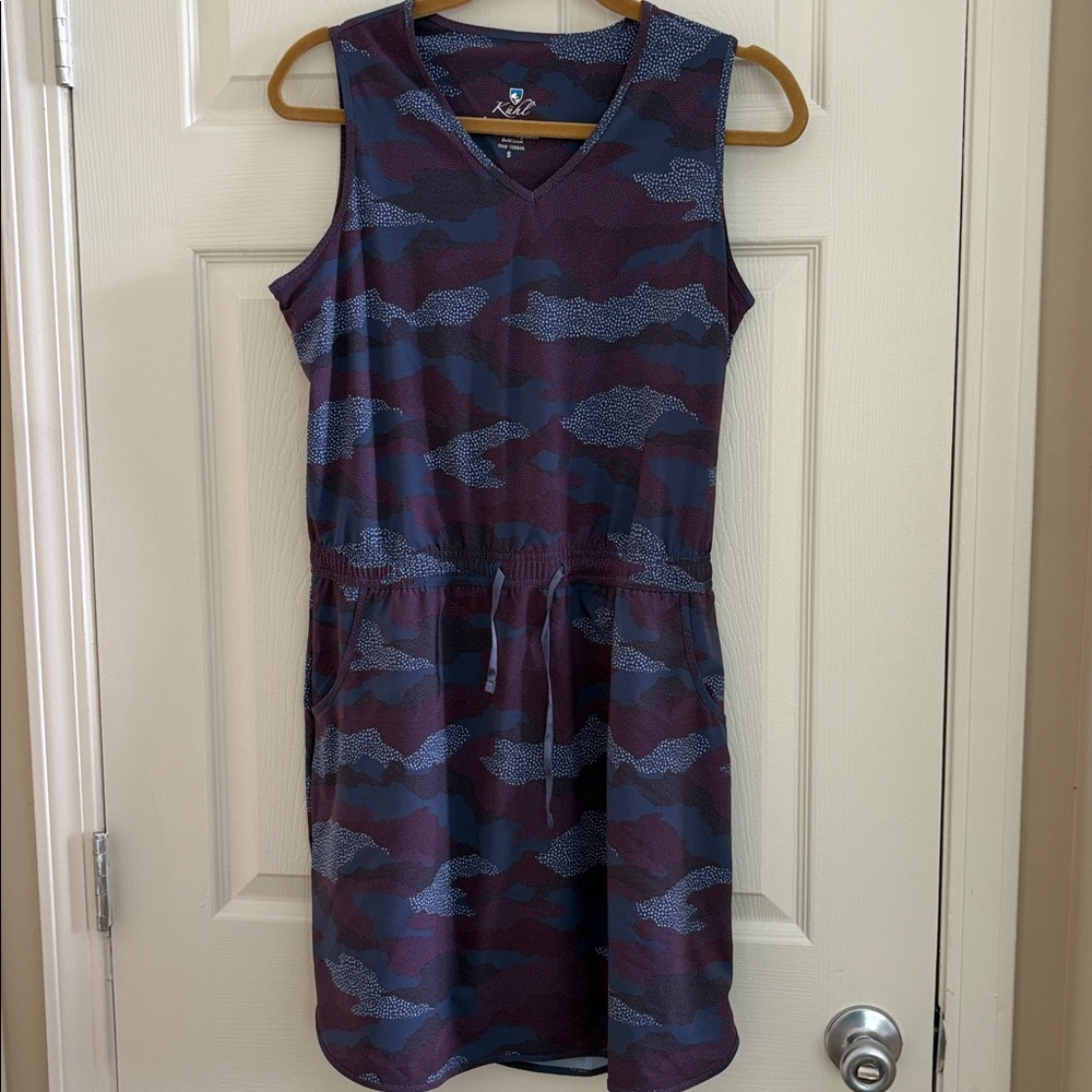 Kühl Abstract Gray Blue and Red Patterned Dress Pockets